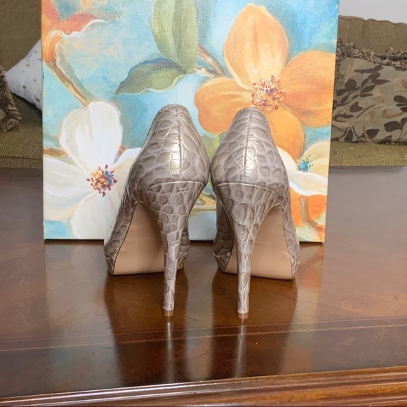 Colin STUART peep toe pumps. Size 7 - Picture 4 of 4